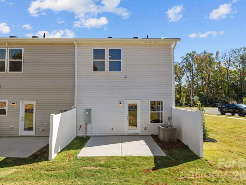 4611 Green Drake Drive, Charlotte, NC 28269.  MLS# CAR4413999, YatesRealty ID 43681. 