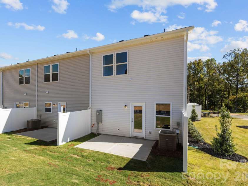4611 Green Drake Drive, Charlotte, NC 28269.  MLS# CAR4413999, YatesRealty ID 43681. 