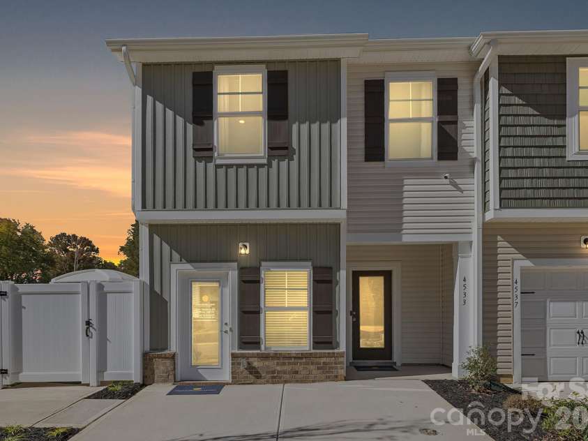 4611 Green Drake Drive, Charlotte, NC 28269.  MLS# CAR4413999, YatesRealty ID 43681. 