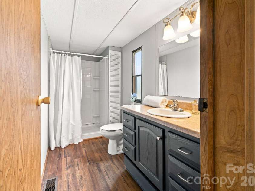 3411 Yount Road, Newton, NC 28658.  MLS# CAR4413321, YatesRealty ID 43682. Primary Bathroom