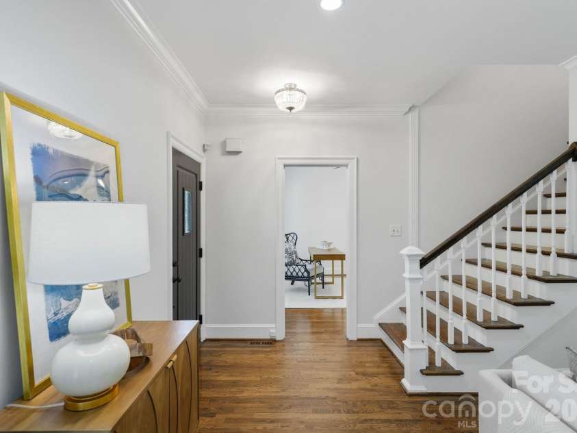 2013 Victorian Place, Charlotte, NC 28203.  MLS# CAR4408968, YatesRealty ID 43684. 