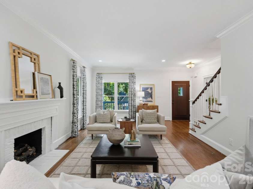 2013 Victorian Place, Charlotte, NC 28203.  MLS# CAR4408968, YatesRealty ID 43684. 