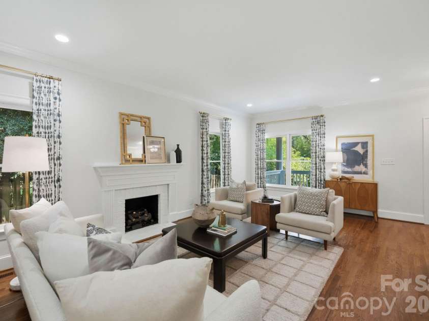2013 Victorian Place, Charlotte, NC 28203.  MLS# CAR4408968, YatesRealty ID 43684. 