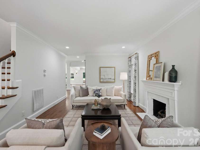 2013 Victorian Place, Charlotte, NC 28203.  MLS# CAR4408968, YatesRealty ID 43684. 