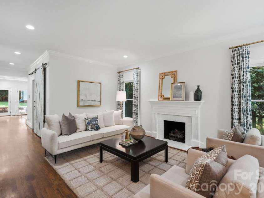2013 Victorian Place, Charlotte, NC 28203.  MLS# CAR4408968, YatesRealty ID 43684. 