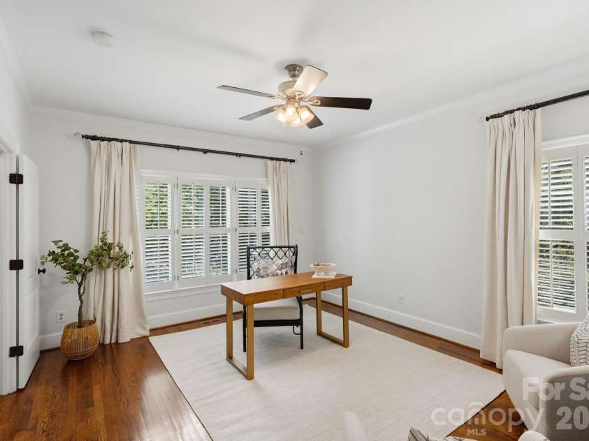 2013 Victorian Place, Charlotte, NC 28203.  MLS# CAR4408968, YatesRealty ID 43684. 