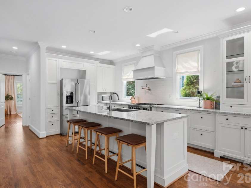 2013 Victorian Place, Charlotte, NC 28203.  MLS# CAR4408968, YatesRealty ID 43684. 