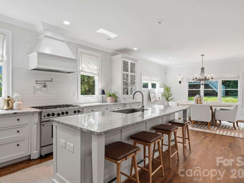 2013 Victorian Place, Charlotte, NC 28203.  MLS# CAR4408968, YatesRealty ID 43684. 