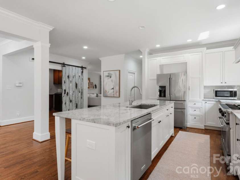 2013 Victorian Place, Charlotte, NC 28203.  MLS# CAR4408968, YatesRealty ID 43684. 