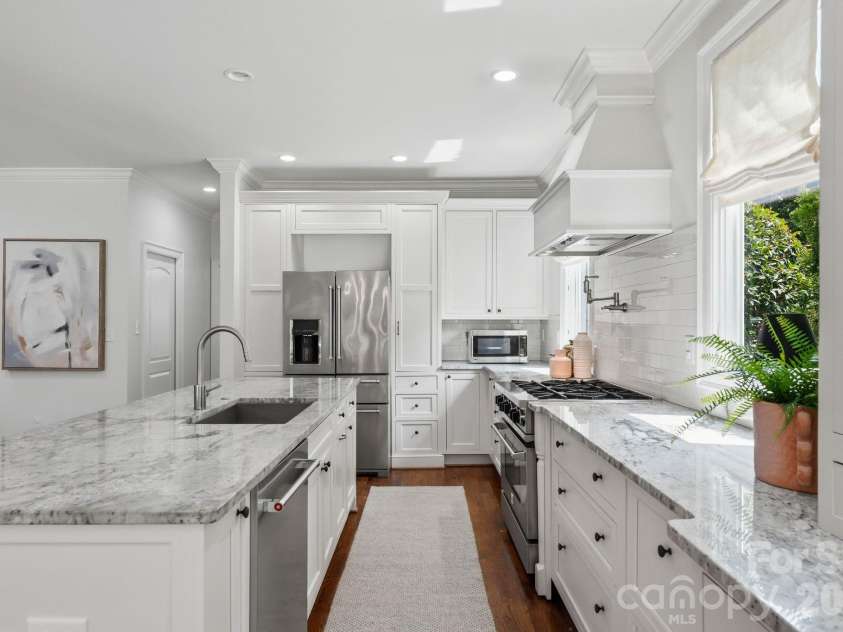 2013 Victorian Place, Charlotte, NC 28203.  MLS# CAR4408968, YatesRealty ID 43684. 