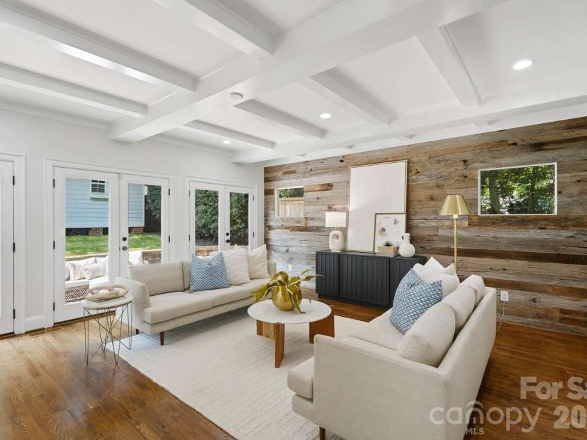 2013 Victorian Place, Charlotte, NC 28203.  MLS# CAR4408968, YatesRealty ID 43684. 