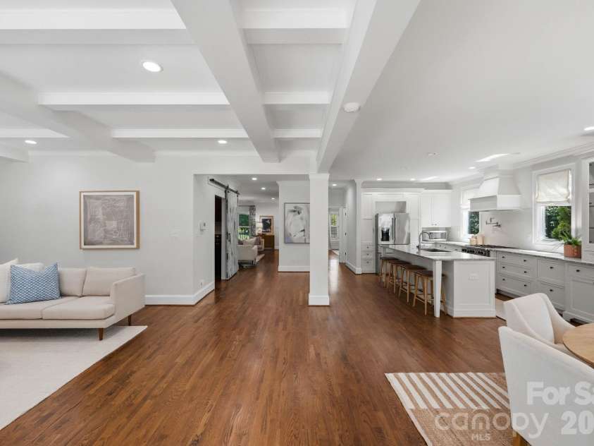 2013 Victorian Place, Charlotte, NC 28203.  MLS# CAR4408968, YatesRealty ID 43684. 