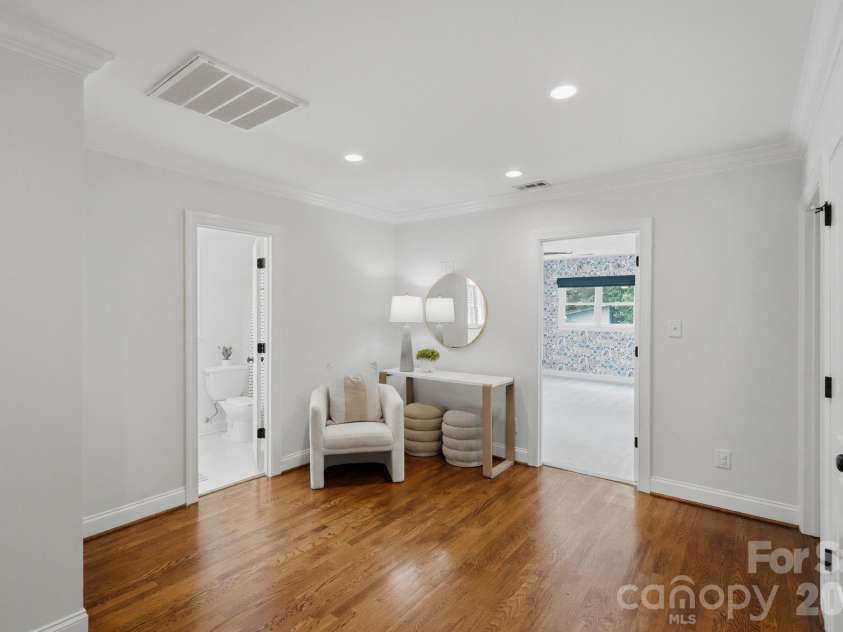 2013 Victorian Place, Charlotte, NC 28203.  MLS# CAR4408968, YatesRealty ID 43684. 