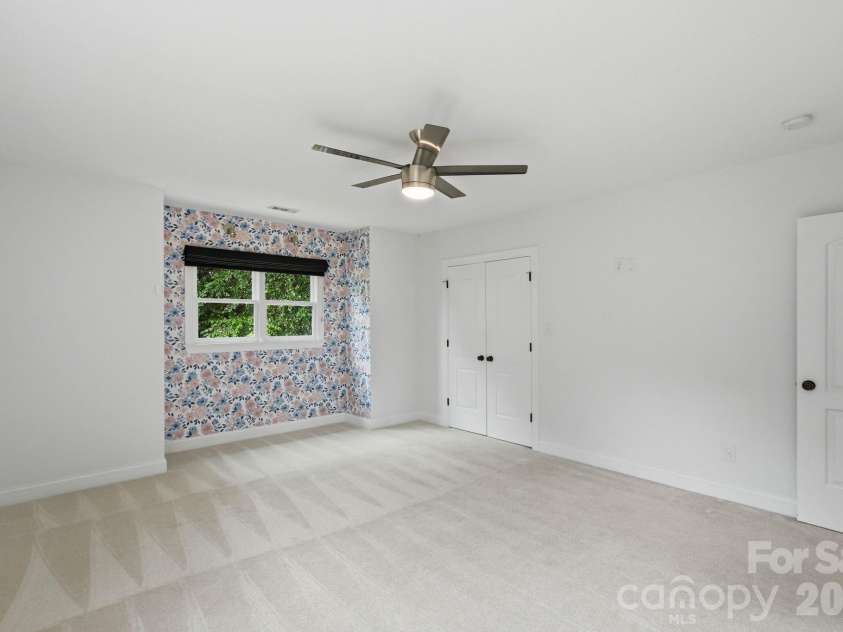 2013 Victorian Place, Charlotte, NC 28203.  MLS# CAR4408968, YatesRealty ID 43684. 