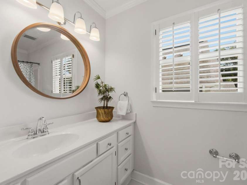 2013 Victorian Place, Charlotte, NC 28203.  MLS# CAR4408968, YatesRealty ID 43684. 