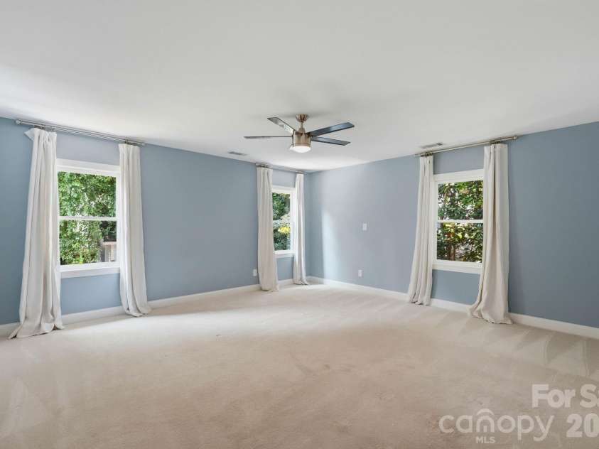2013 Victorian Place, Charlotte, NC 28203.  MLS# CAR4408968, YatesRealty ID 43684. 