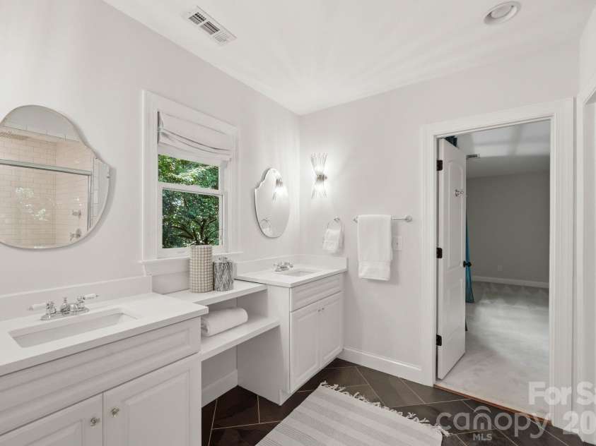 2013 Victorian Place, Charlotte, NC 28203.  MLS# CAR4408968, YatesRealty ID 43684. 