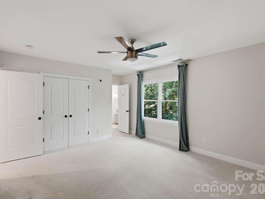 2013 Victorian Place, Charlotte, NC 28203.  MLS# CAR4408968, YatesRealty ID 43684. 