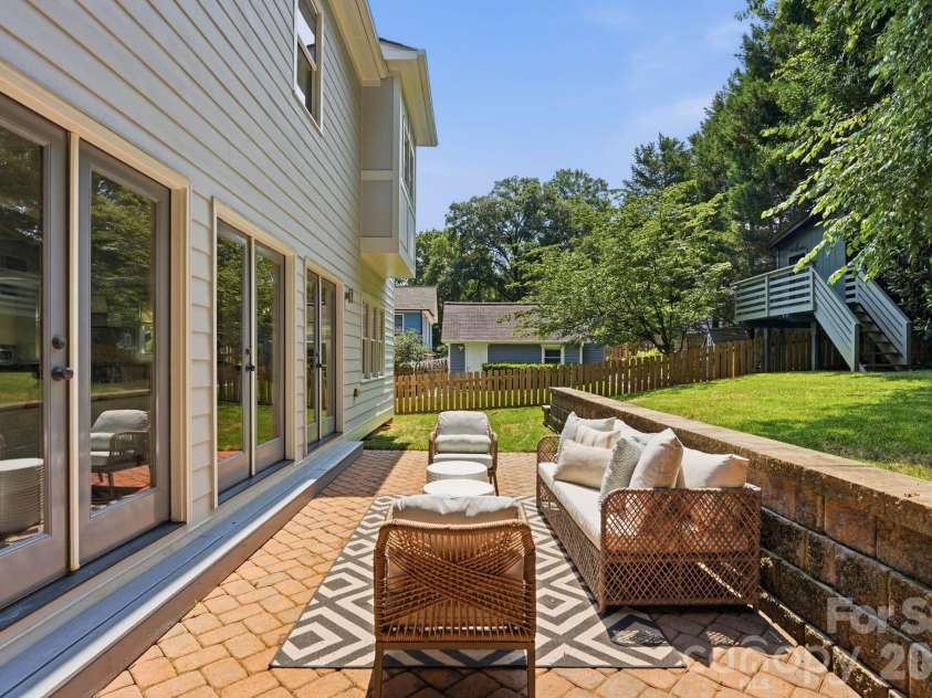 2013 Victorian Place, Charlotte, NC 28203.  MLS# CAR4408968, YatesRealty ID 43684. 