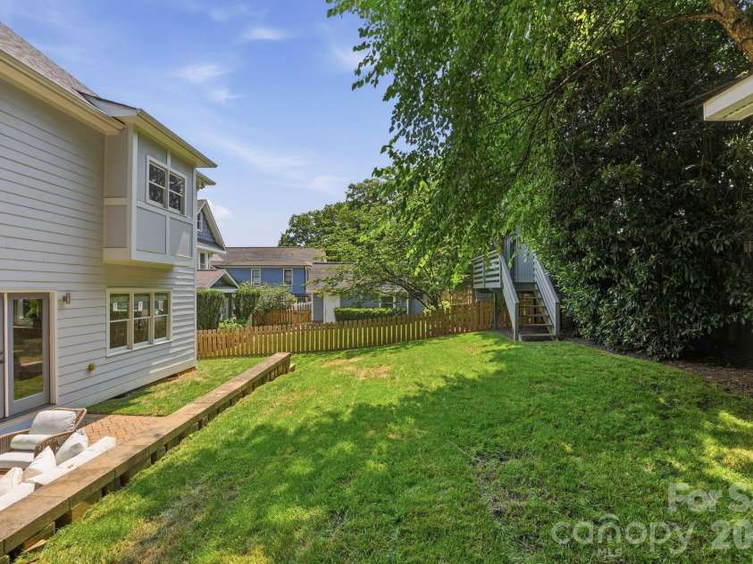 2013 Victorian Place, Charlotte, NC 28203.  MLS# CAR4408968, YatesRealty ID 43684. 