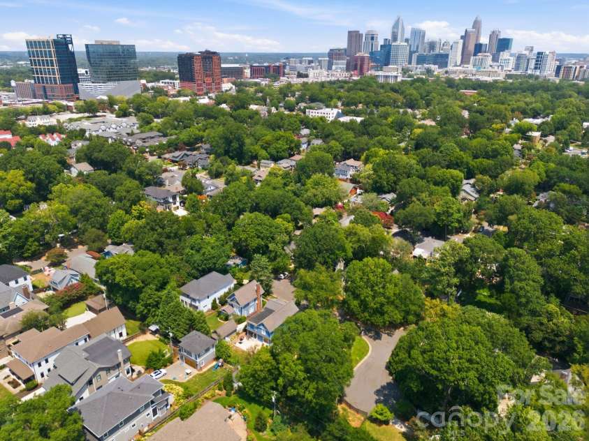 2013 Victorian Place, Charlotte, NC 28203.  MLS# CAR4408968, YatesRealty ID 43684. 