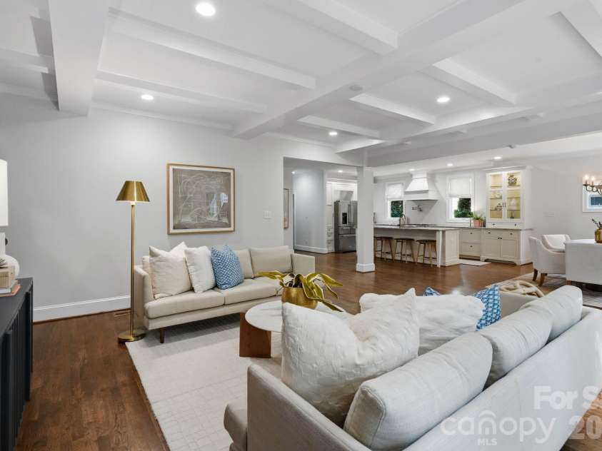 2013 Victorian Place, Charlotte, NC 28203.  MLS# CAR4408968, YatesRealty ID 43684. 