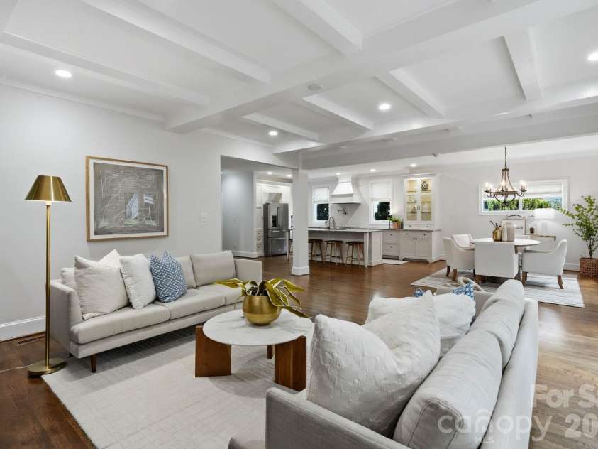 2013 Victorian Place, Charlotte, NC 28203.  MLS# CAR4408968, YatesRealty ID 43684. 