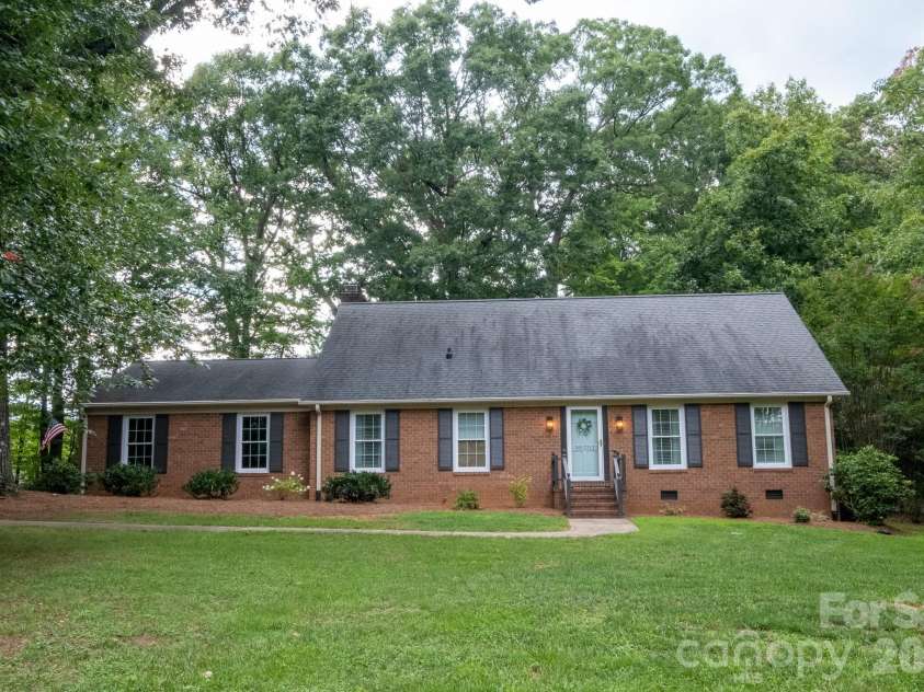 2312 Belmont Drive, Reidsville, NC 27320.  MLS# CAR4413995, YatesRealty ID 43686. 