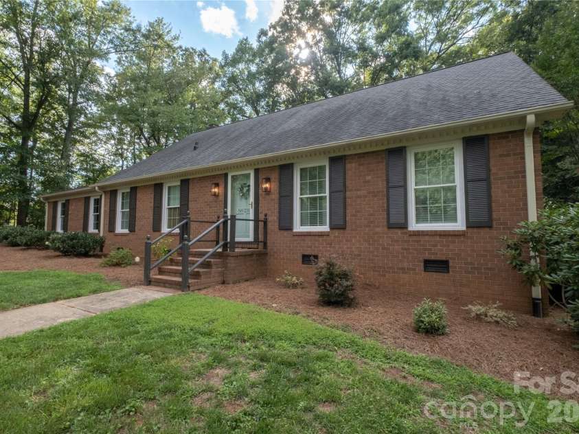 2312 Belmont Drive, Reidsville, NC 27320.  MLS# CAR4413995, YatesRealty ID 43686. 