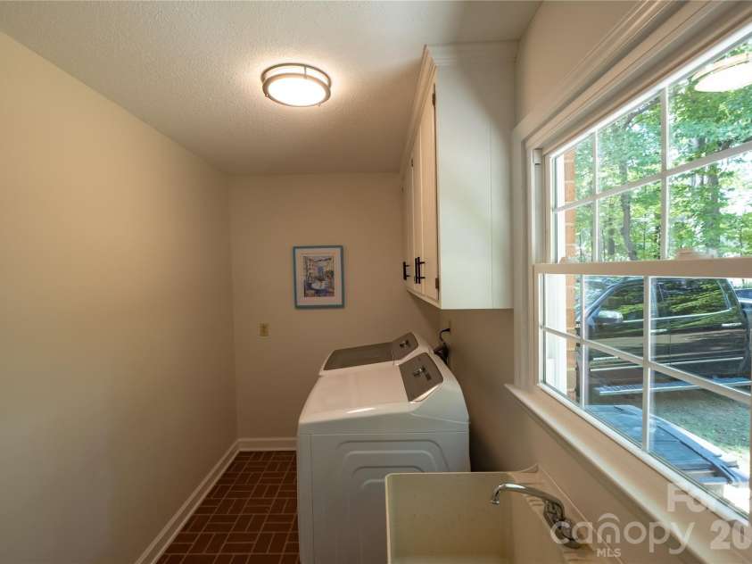 2312 Belmont Drive, Reidsville, NC 27320.  MLS# CAR4413995, YatesRealty ID 43686. 
