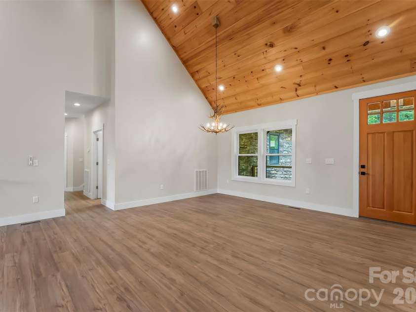 44 Valley View Drive, Marion, NC 28752.  MLS# CAR4413930, YatesRealty ID 43692. 
