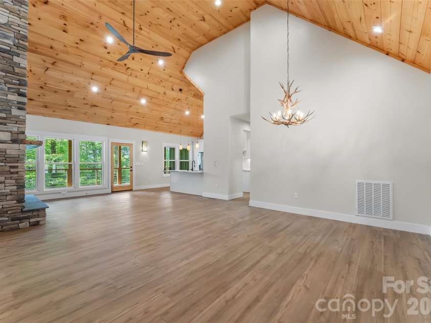 44 Valley View Drive, Marion, NC 28752.  MLS# CAR4413930, YatesRealty ID 43692. 