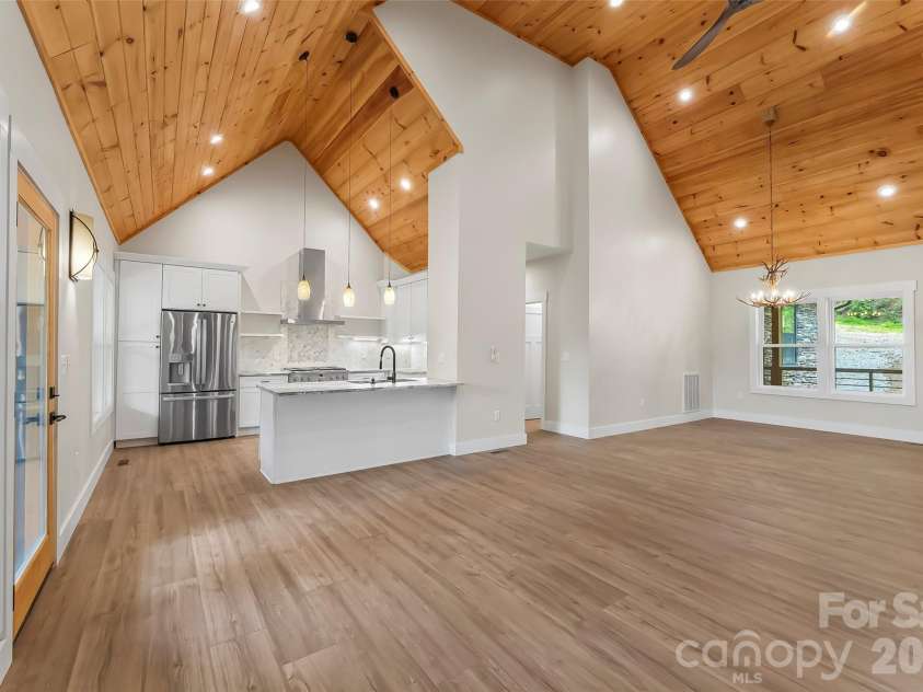 44 Valley View Drive, Marion, NC 28752.  MLS# CAR4413930, YatesRealty ID 43692. 