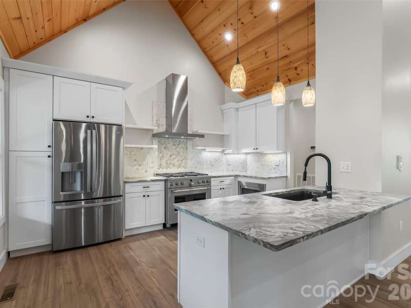 44 Valley View Drive, Marion, NC 28752.  MLS# CAR4413930, YatesRealty ID 43692. 