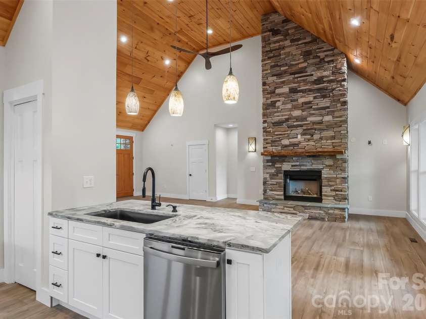 44 Valley View Drive, Marion, NC 28752.  MLS# CAR4413930, YatesRealty ID 43692. 