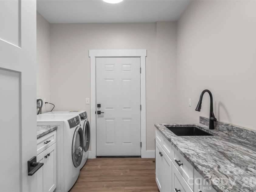 44 Valley View Drive, Marion, NC 28752.  MLS# CAR4413930, YatesRealty ID 43692. 