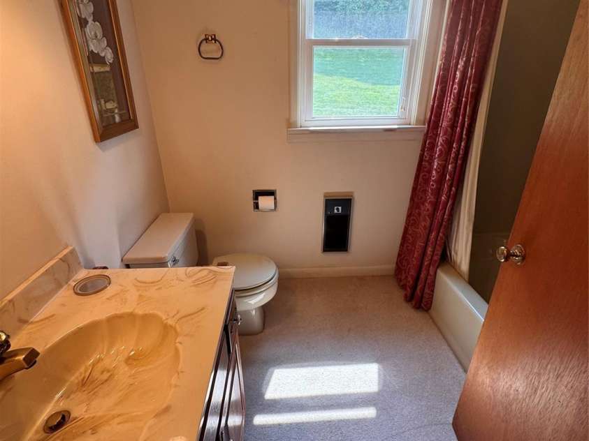 189 Old NC 181 Highway, Newland, NC 28657.  MLS# CAR4413944, YatesRealty ID 43698. Guest Bath