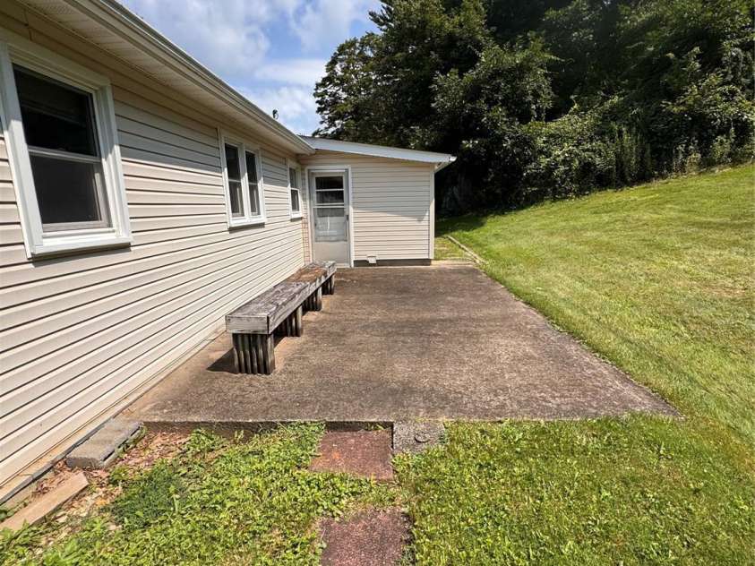189 Old NC 181 Highway, Newland, NC 28657.  MLS# CAR4413944, YatesRealty ID 43698. Patio
