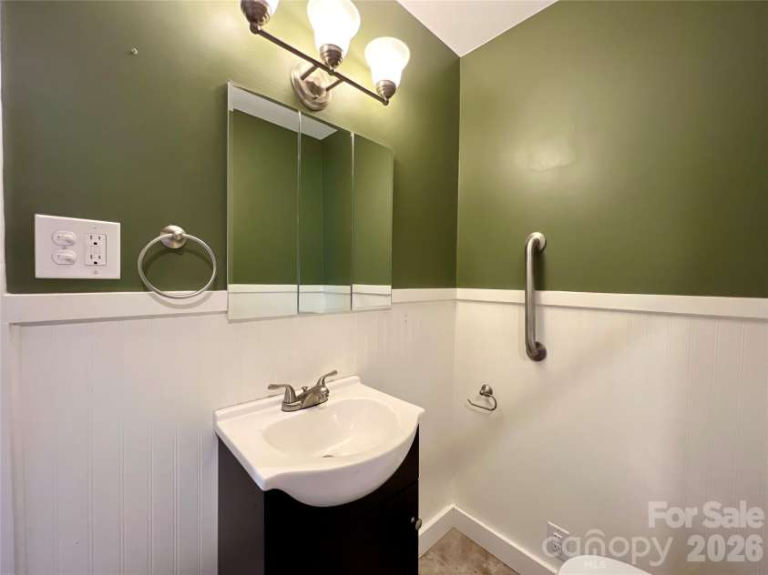 3 Mount Royal Drive, Arden, NC 28704.  MLS# CAR4413599, YatesRealty ID 43699. 
