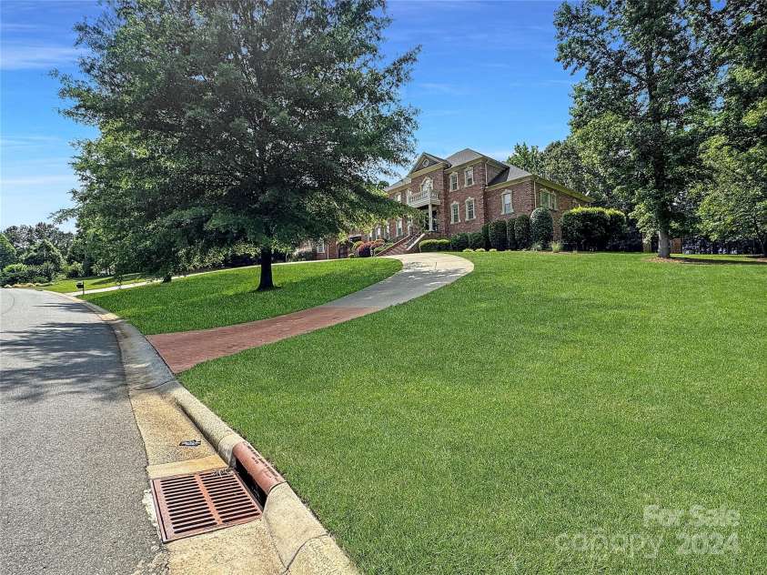 9100 Woodhall Lake Drive, Waxhaw, NC 28173.  MLS# CAR4151190, YatesRealty ID 437. 