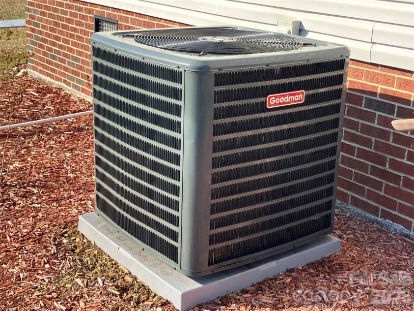 13215 Pine Bluff Road, Midland, NC 28107.  MLS# CAR4345295, YatesRealty ID 4370. 1 year old HVAC