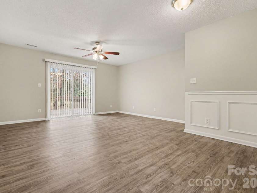 6027 Running Deer Road, Charlotte, NC 28214.  MLS# CAR4352377, YatesRealty ID 4370. 
