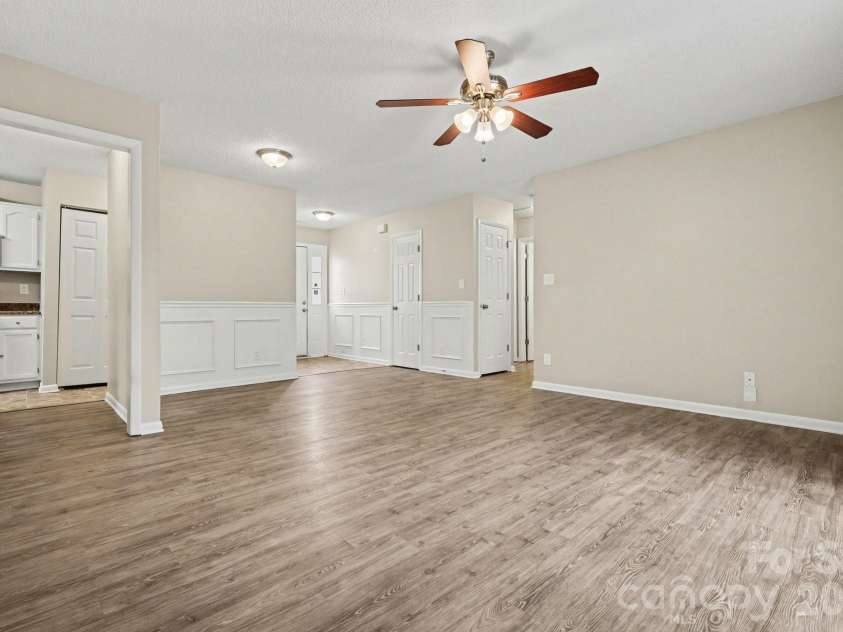 6027 Running Deer Road, Charlotte, NC 28214.  MLS# CAR4352377, YatesRealty ID 4370. 