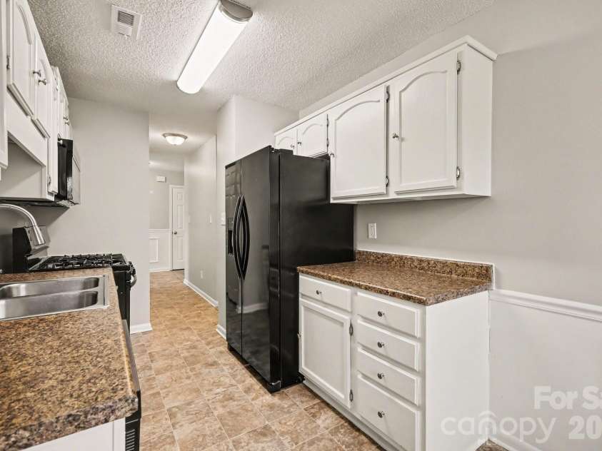 6027 Running Deer Road, Charlotte, NC 28214.  MLS# CAR4352377, YatesRealty ID 4370. 