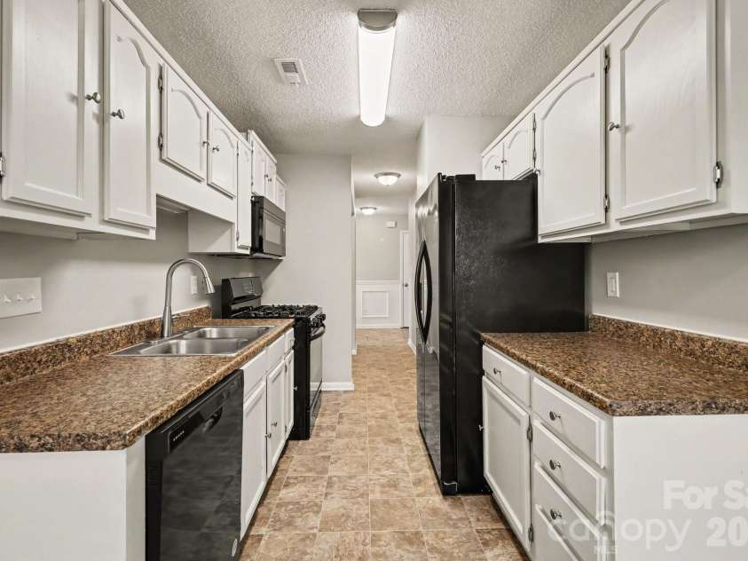 6027 Running Deer Road, Charlotte, NC 28214.  MLS# CAR4352377, YatesRealty ID 4370. 