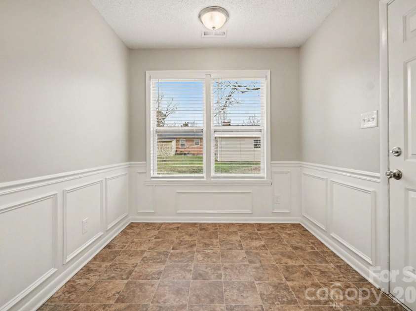6027 Running Deer Road, Charlotte, NC 28214.  MLS# CAR4352377, YatesRealty ID 4370. 