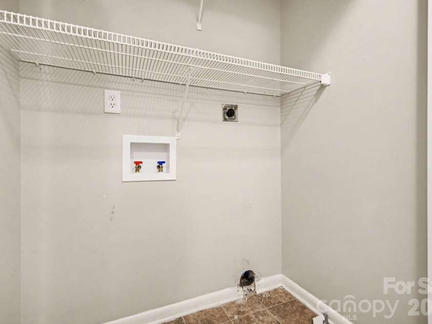 6027 Running Deer Road, Charlotte, NC 28214.  MLS# CAR4352377, YatesRealty ID 4370. 