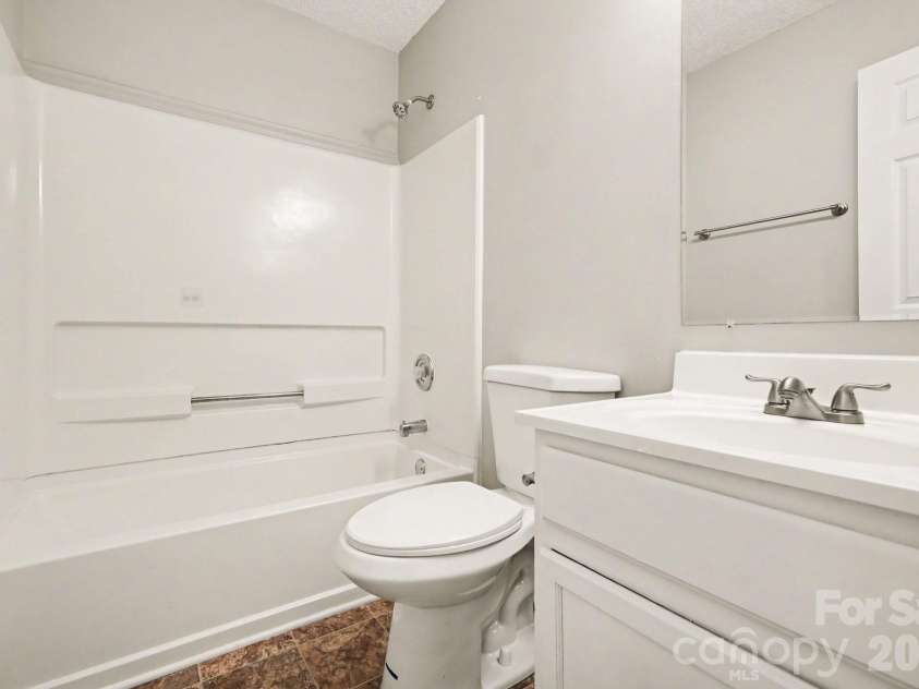 6027 Running Deer Road, Charlotte, NC 28214.  MLS# CAR4352377, YatesRealty ID 4370. 