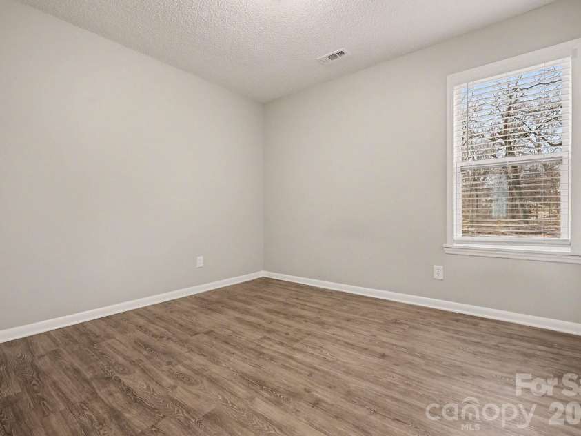 6027 Running Deer Road, Charlotte, NC 28214.  MLS# CAR4352377, YatesRealty ID 4370. 