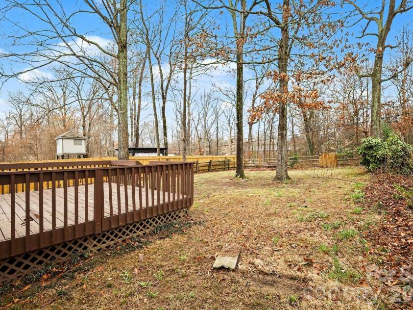 6027 Running Deer Road, Charlotte, NC 28214.  MLS# CAR4352377, YatesRealty ID 4370. 